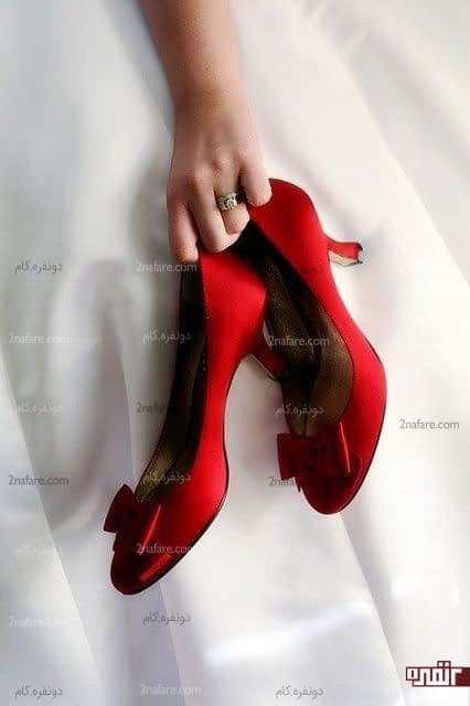 کفش خوش رنگ و پاشنه دار عروس