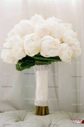 گل صدتومنی سفید و کلاسیک دسته گل عروس