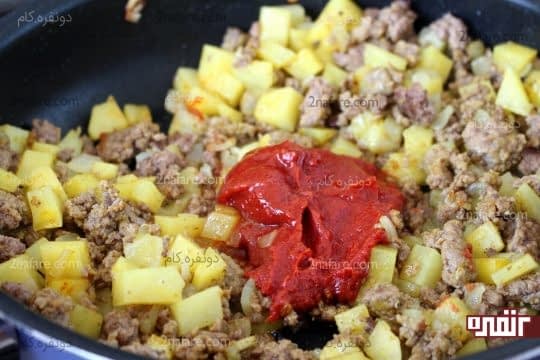 اضافه کردن رب گوجه فرنگی
