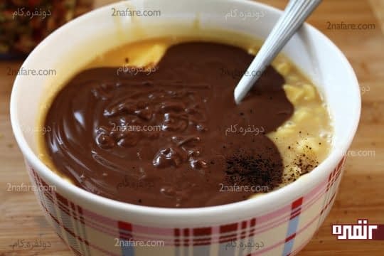 اضافه شدن شکلات تمپر شده به مخلوط شیر عسلی و کره