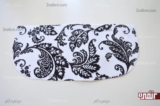 برش پارچه ی رویه ی کیف لوازم آرایش