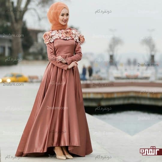 تزیین نوار گل روی شانه