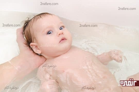 راحتی و آرامش نوزاد در آب مناسب
