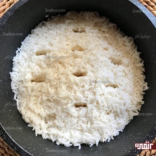 ریختن مابقی برنج