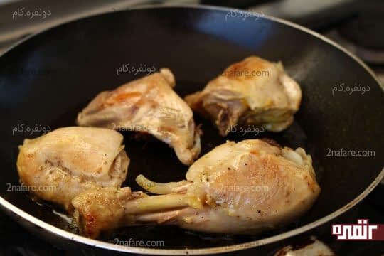 سرخ کردن مرغ های پخته شده