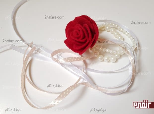 آموزش ساخت مچ بند مرواریدی چسباندن گل
