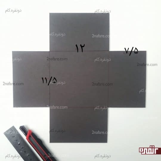 برش زدن مقوا برای ساخت جعبه ی چرمی