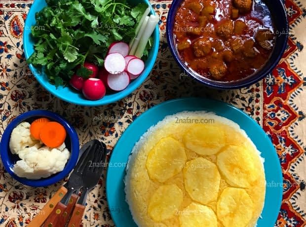 طرز تهیه خورشت کرفس با گوشت قلقلی مرحله به مرحله خورشت کرفس و میت بال