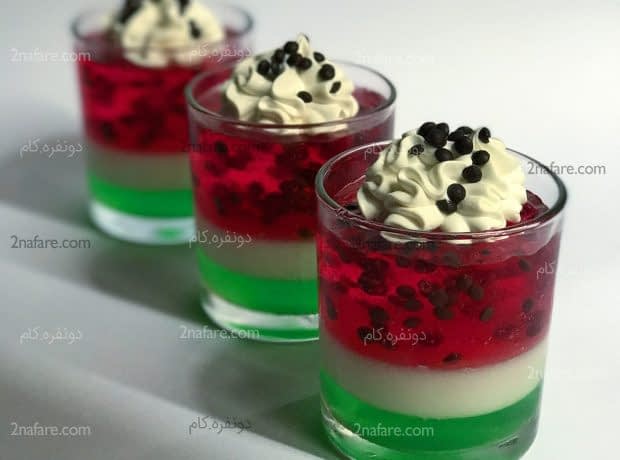 طرز تهیه ژله هندوانه لیوانی مخصوص شب یلدا مرحله به مرحله ژله هندوانه لیوانی