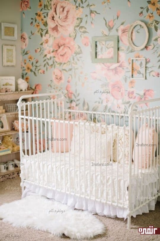 اتاق خواب دخترونه با کاغذ دیواری گلدار