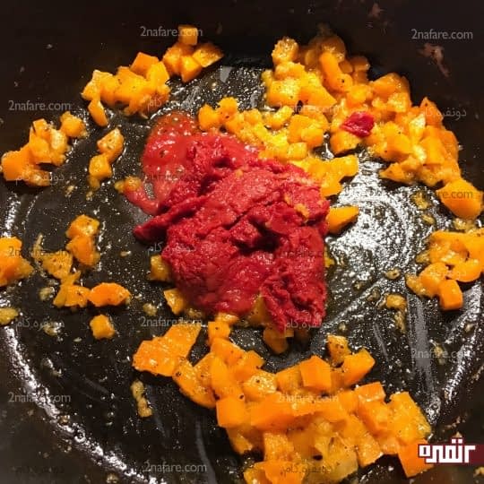 اضافه کردن رب گوجه