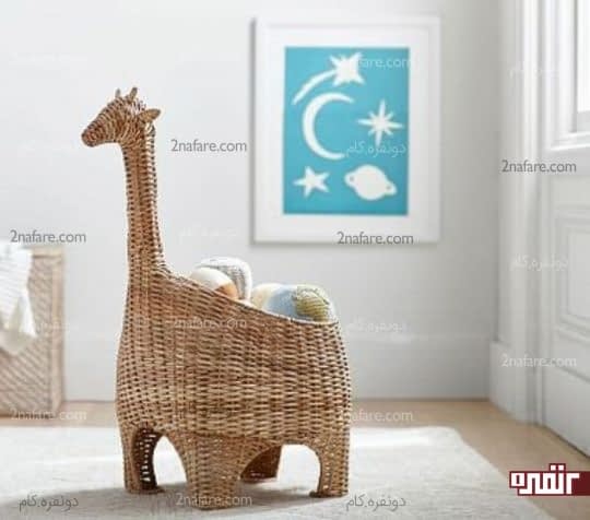 تزیین اتاق کودک با سبد حصیری به شکل زرافه