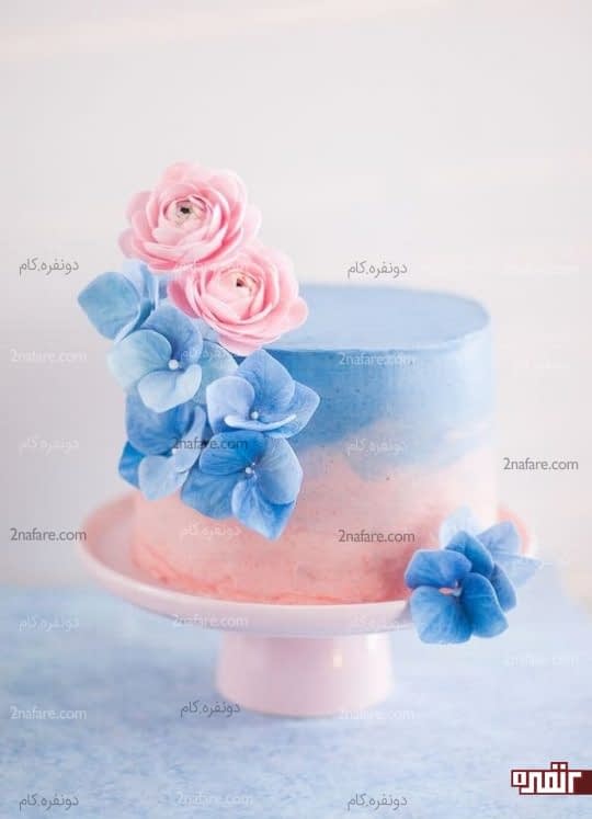 تزیین کیک تولد دخترونه با گل های زیبا و خوشرنگ