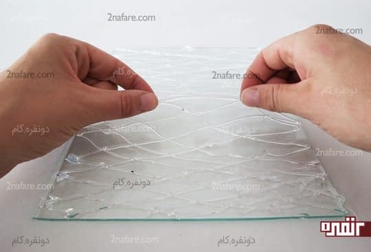 جدا کردن الگوی ایجاد شده با چسب حرارتی از روی شیشه