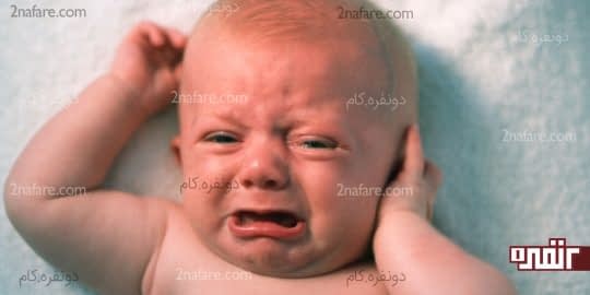 دست زدن نوزاد به گوش خود