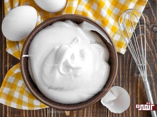 سفیده ی زده شده ی تخم مرغ و درمان جوش های سر سیاه