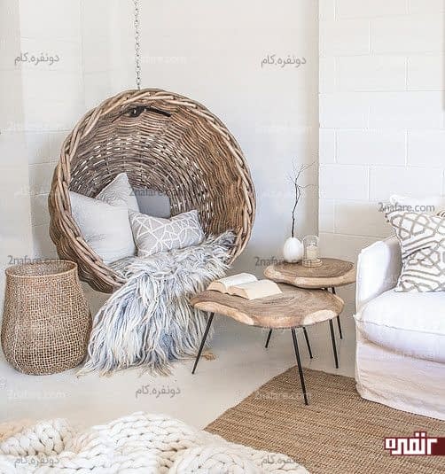 طراحی دکوراسیون کنج اتاق خواب با دکور سنتی و صندلی آویز