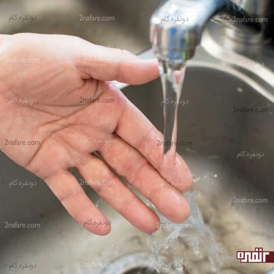 قرار دادن قسمت سوخته شده زیر آب سرد