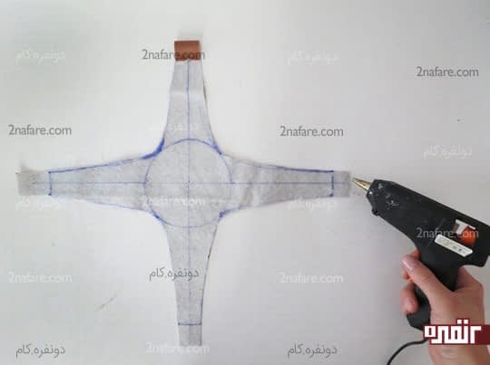 چسباندن اضافه ی چرم روی خط اصلی