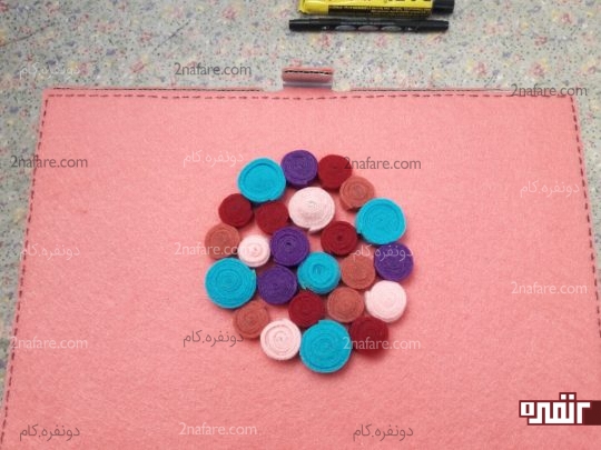 چسباندن رول های نمدی روی در جعبه