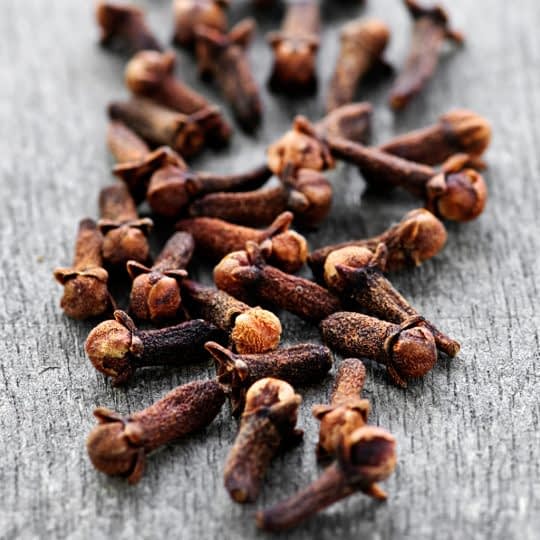 رفع مشکلات پوستی با میخک