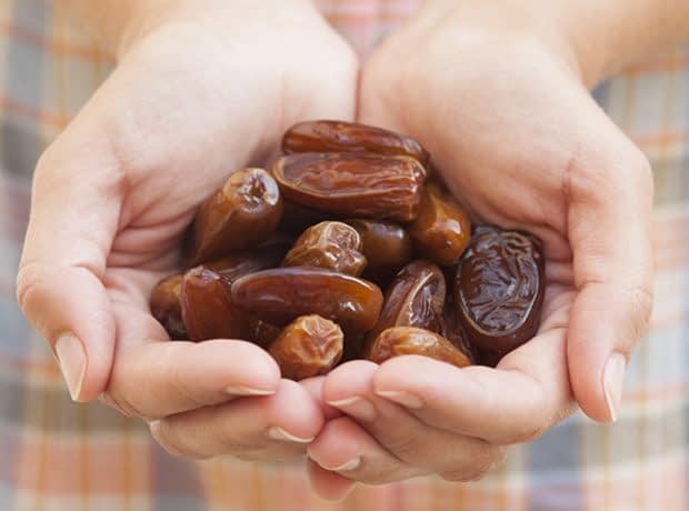 فواید خرما در بارداری و آسان شدن زایمان مصرف خرما در دوران بارداریمصرف خرما در دوران بارداری
