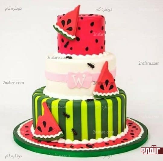 مدل کیک سه طبقه تزیین شده با فوندانت و طرح هندوانه