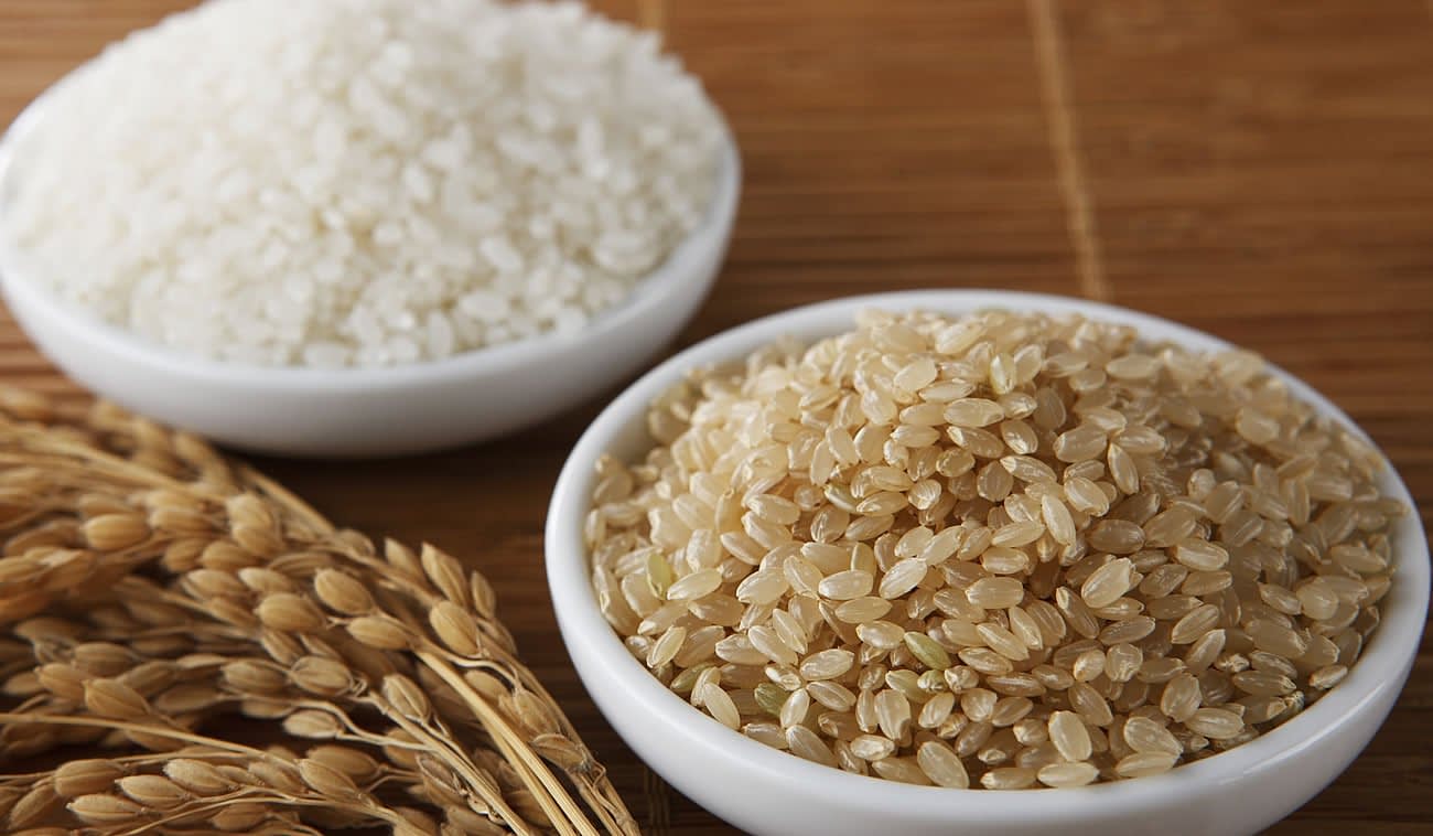 تفاوت برنج سفید و برنج قهوه ای برای رژیم غذایی • دونفره