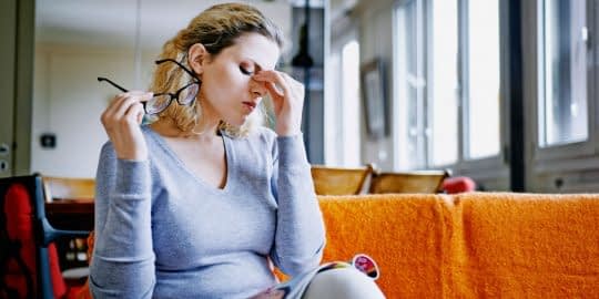 احساس خستگی مداوم یکی از دلایل کمبود ویتامین D