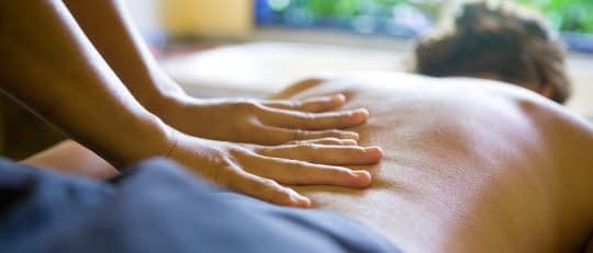 ماساژ درمانی برای کاهش گرفتگی عضلات