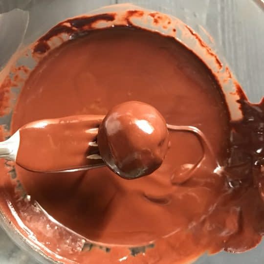 آغشته کردن به شکلات آب شده