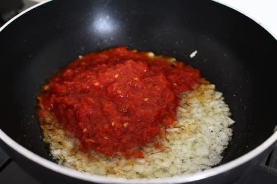 اضافه کردن پوره گوجه فرنگی