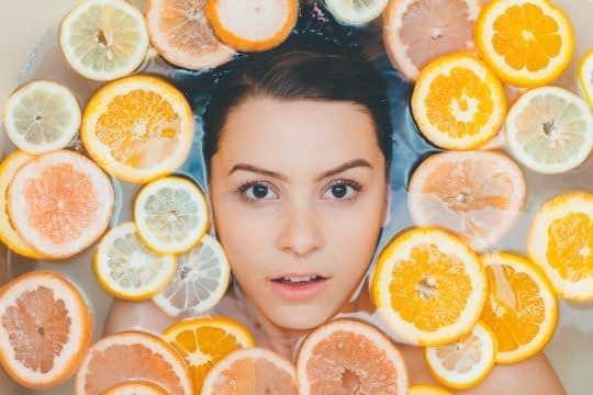 با خوردن لیمو از پوست خود محافظت کنید