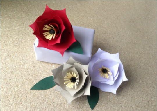 تزیین جعبه کادو با گلهای کاغذی