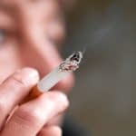 چرا نوجوانان به سیگار روی می آورند؟
