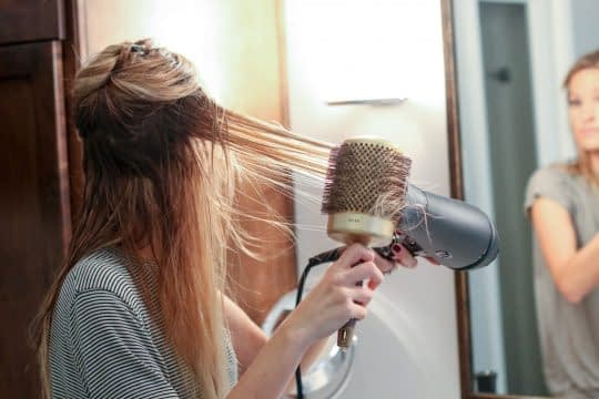 صاف کردن قسمت های زیرین پشت سر
