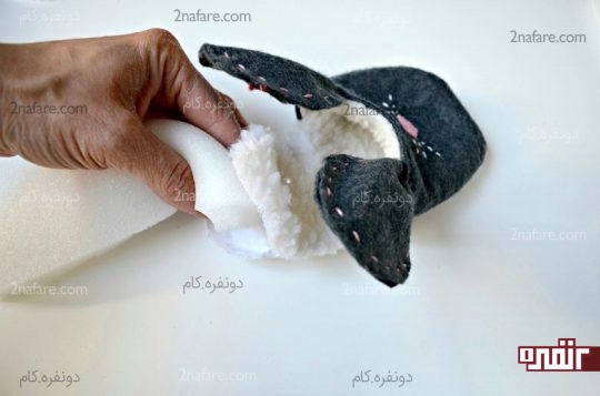 قرار دادن فوم بین لایه های کف ِ پاپوش آموزش دوخت پاپوش فانتزی با طرح موش