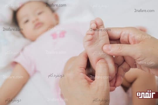 ماساژ پاهای نوزاد