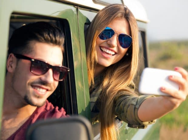 نکات حرفه ای در عکاسی سلفی دونفره ژست عکس سلفی دونفره