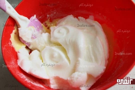 اضافه کردن سفیده تخم مرغ به مخلوط