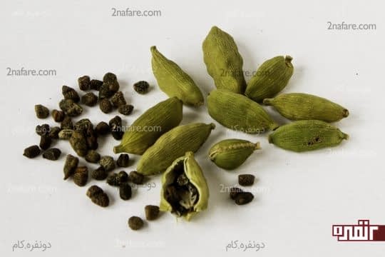 جویدن دانه های سیاه هل برای رفع بوی بد دهان
