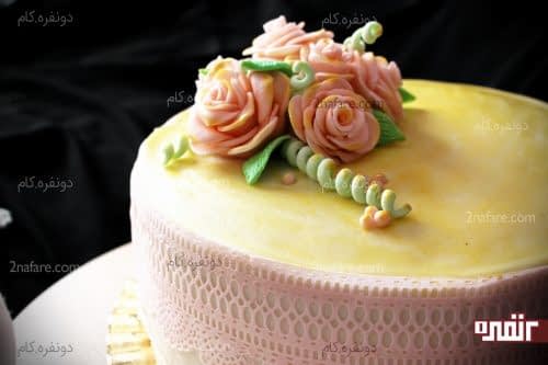 تزئین کیک با رزهای فوندانتی