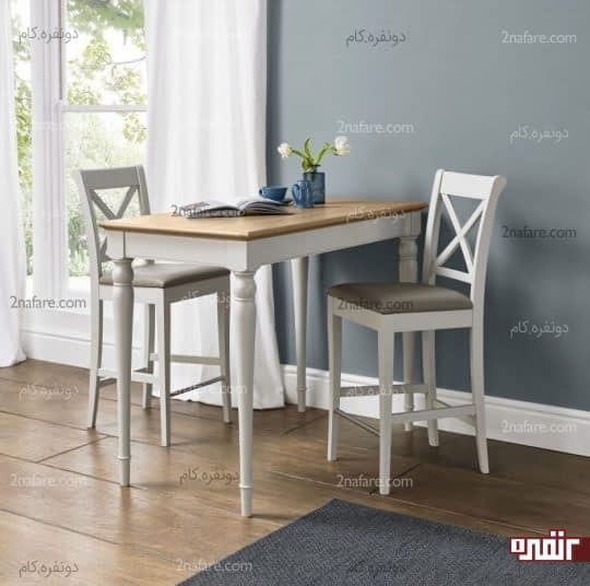 میز صبحانه خوری دونفره کنار پنجره
