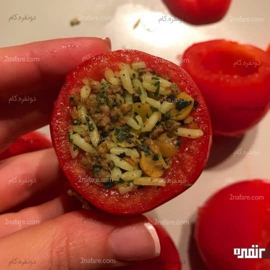 پر کردن داخل گوجه