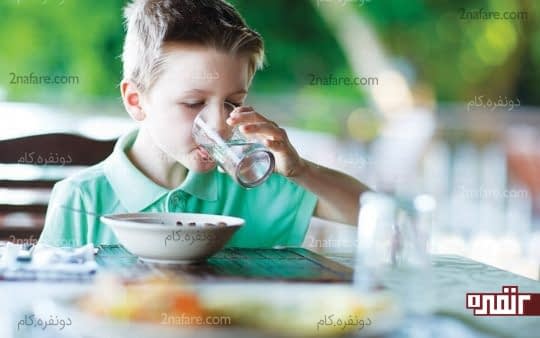 آب خوردن بین غذا مفید یا مضر؟!