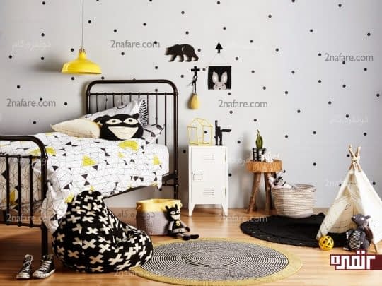 دیوار سفید اتاق کودک با تزیین دایره های مشکی