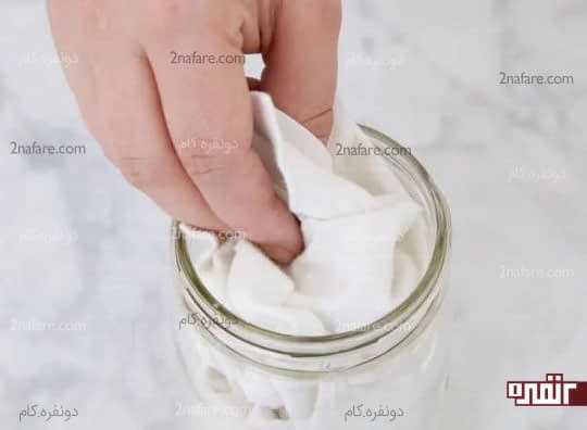 قرار دادن تکه های پارچه در شیشه