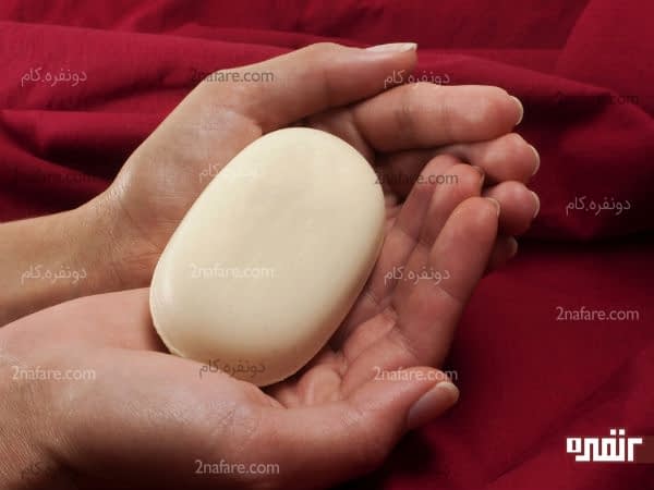 ساده ترین روش برای سفید کردن ناخن ها استفاده از آب و صابون و سوهان زدن ناخونه