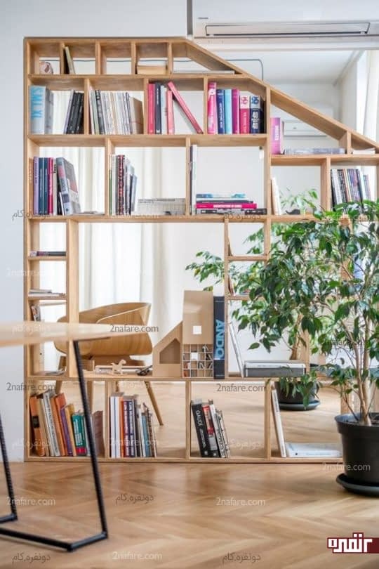 کتابخانه ای زیبا برای جدا کردن فضاها و قرار دادن کتاب ها