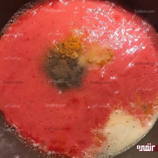 اضافه کردن پوره گوجه فرنگی
